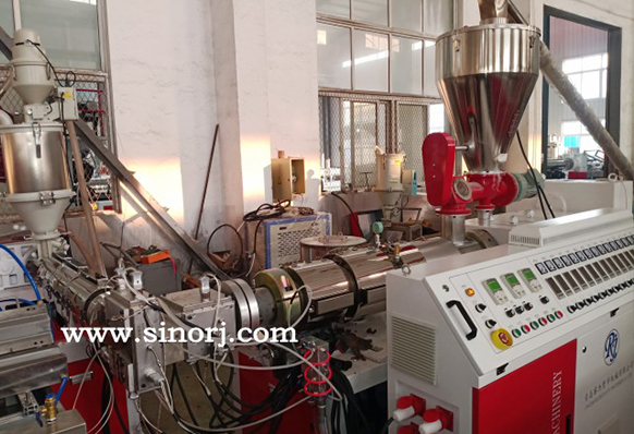 PE共擠木塑型材生產(chǎn)線工廠內(nèi)連續(xù)試機十天?。?！