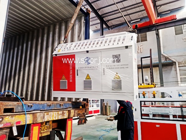 前天發(fā)的墻板生產(chǎn)線，今天發(fā)的pvc雙管生產(chǎn)線，明天繼續(xù)格柵板生產(chǎn)線