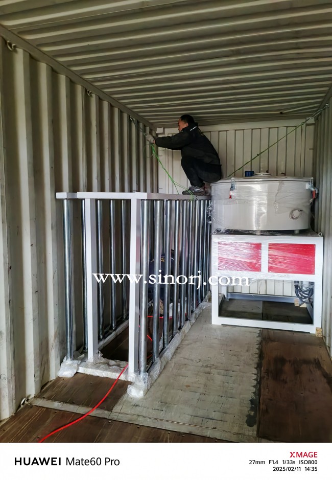 中東地區(qū)PVC仿大理石板設(shè)備裝柜進行時