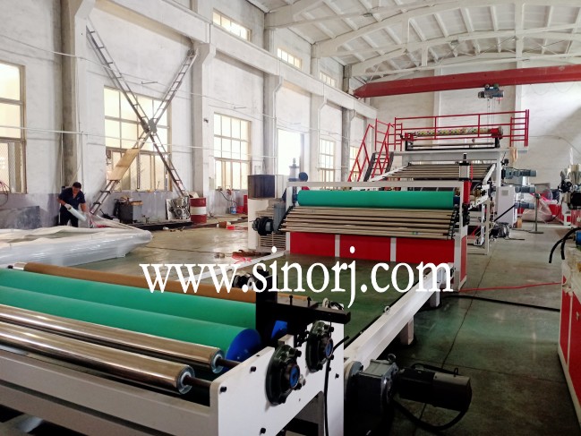 仿大理石板生產(chǎn)線(xiàn)，地板革生產(chǎn)線(xiàn)，三輥四輥集裝箱發(fā)貨中